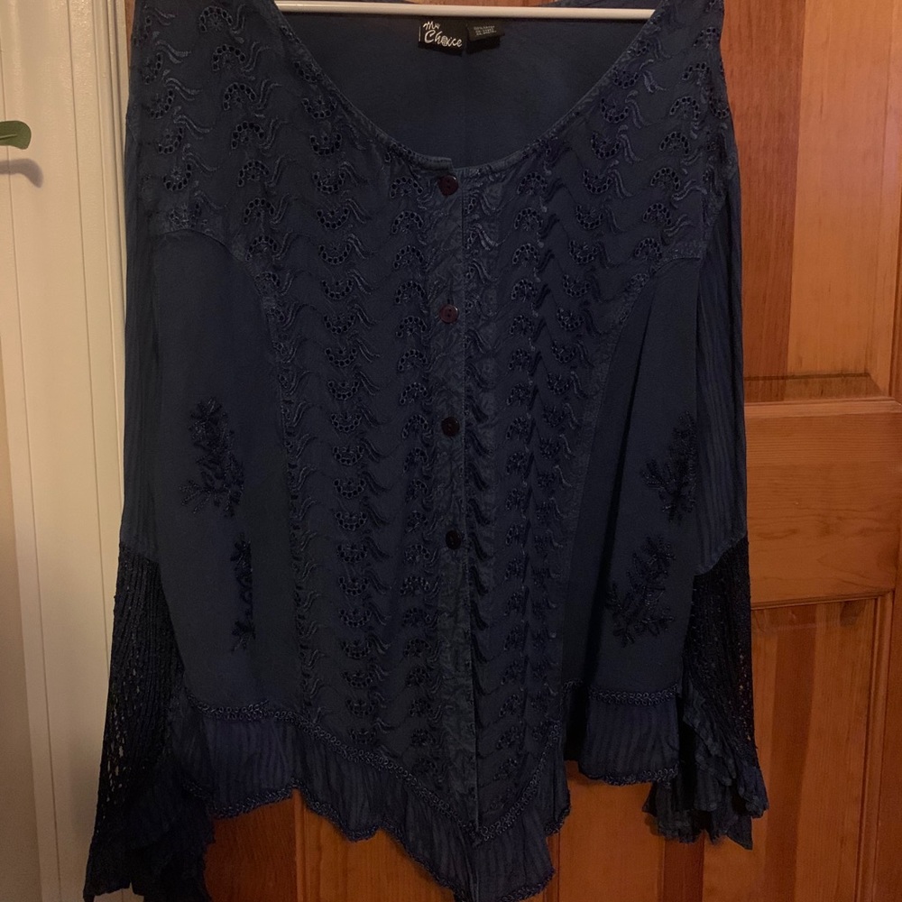 Flared sleeves top